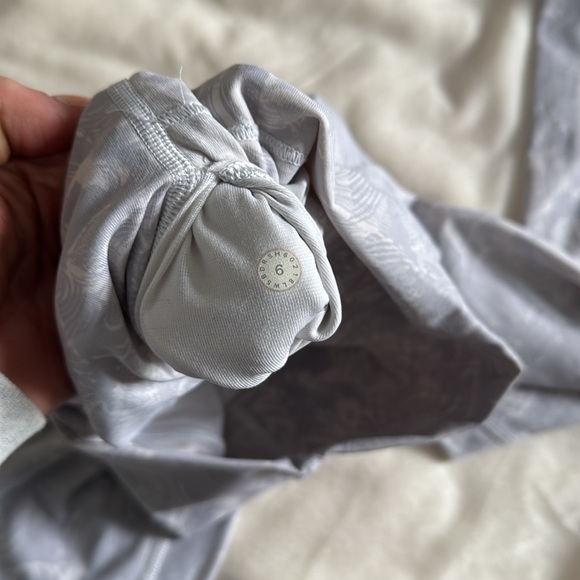 Lululemon Gray Patterned Leggings - Align - Picture 5 of 5